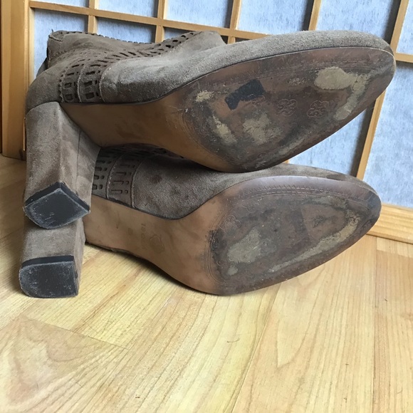 2 for 20$! Isola Evoda Suede Laser Cut Mid Bootie 6.5 - Picture 4 of 5